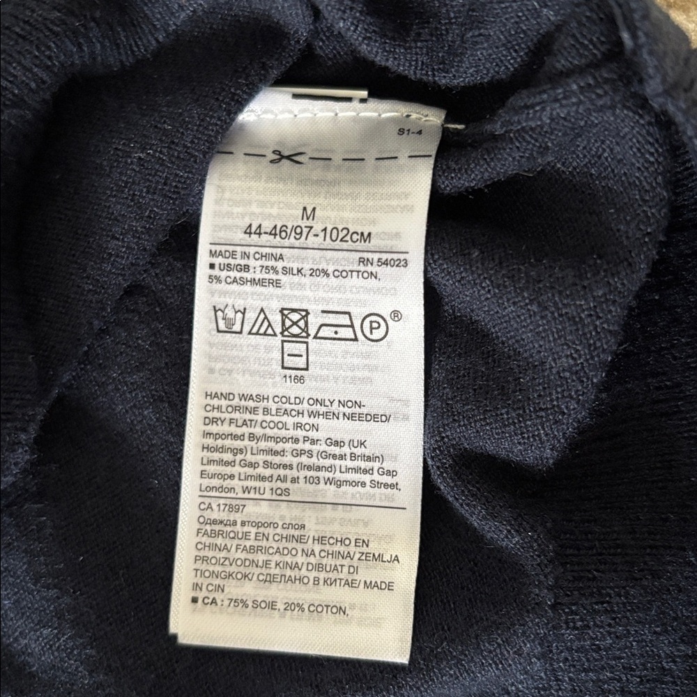 Banana Republic Red and Navy Crewneck Sweater - Picture 3 of 5